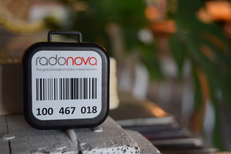 Mittauspurkki radonarvojen kotimittaukseen.